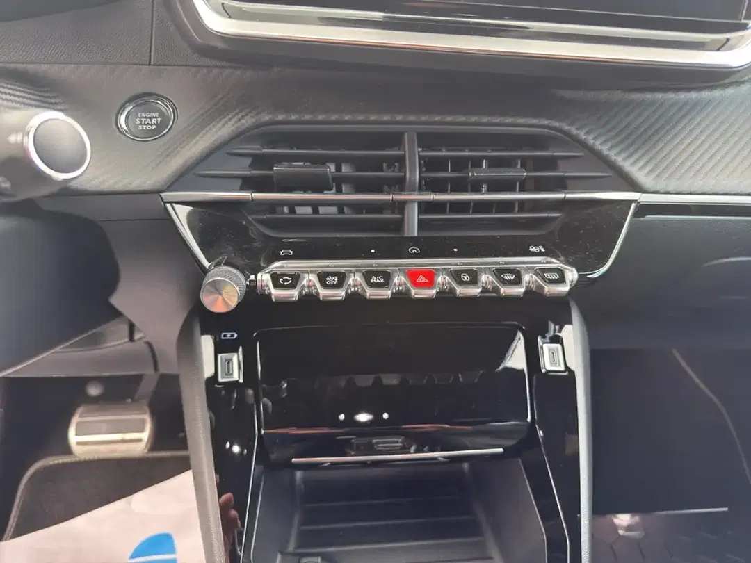 Peugeot 208 110 e-DSC6 Hybrid GT - Thumbnail 17