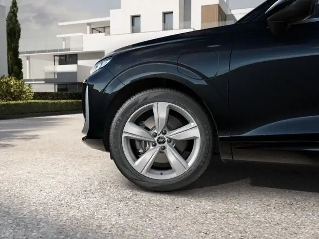 Audi Q3 S tronic - Thumbnail 2