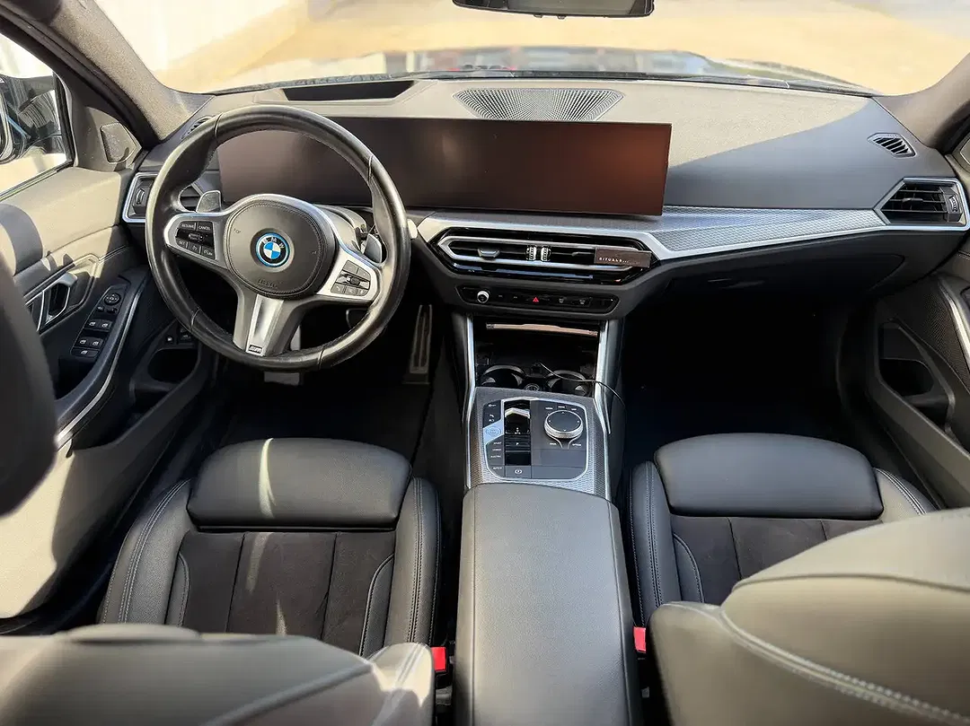 BMW 330 PHEV xDrive M Sport Touring - Thumbnail 11