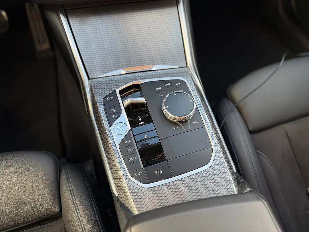 BMW 330 PHEV xDrive M Sport Touring - Thumbnail 14