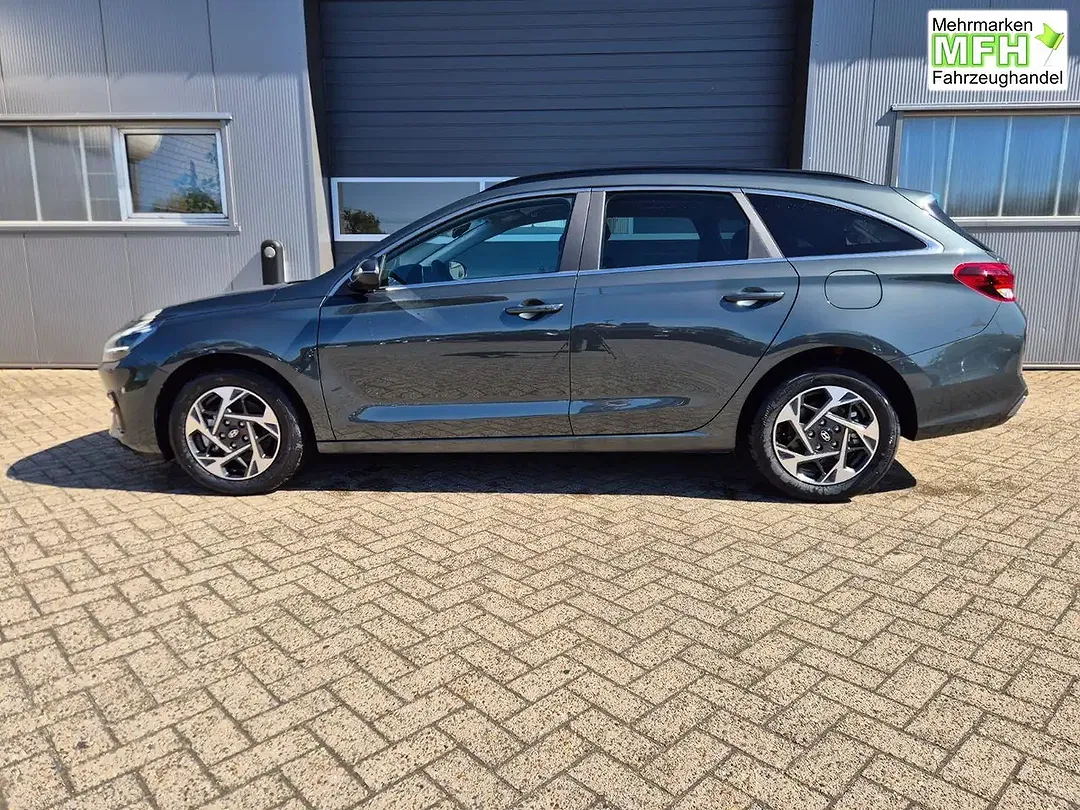 Hyundai i30 1.6 T-GDI AUT cw Trend - Thumbnail 2