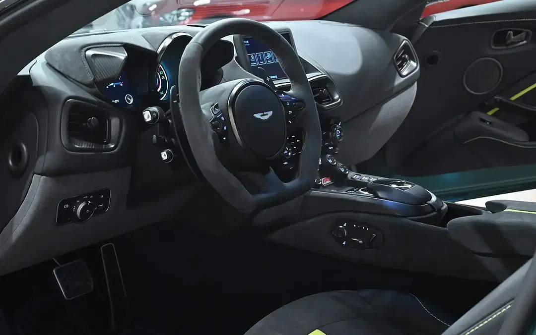 Aston Martin Vantage V8 F1 Edition Coupe - Thumbnail 5