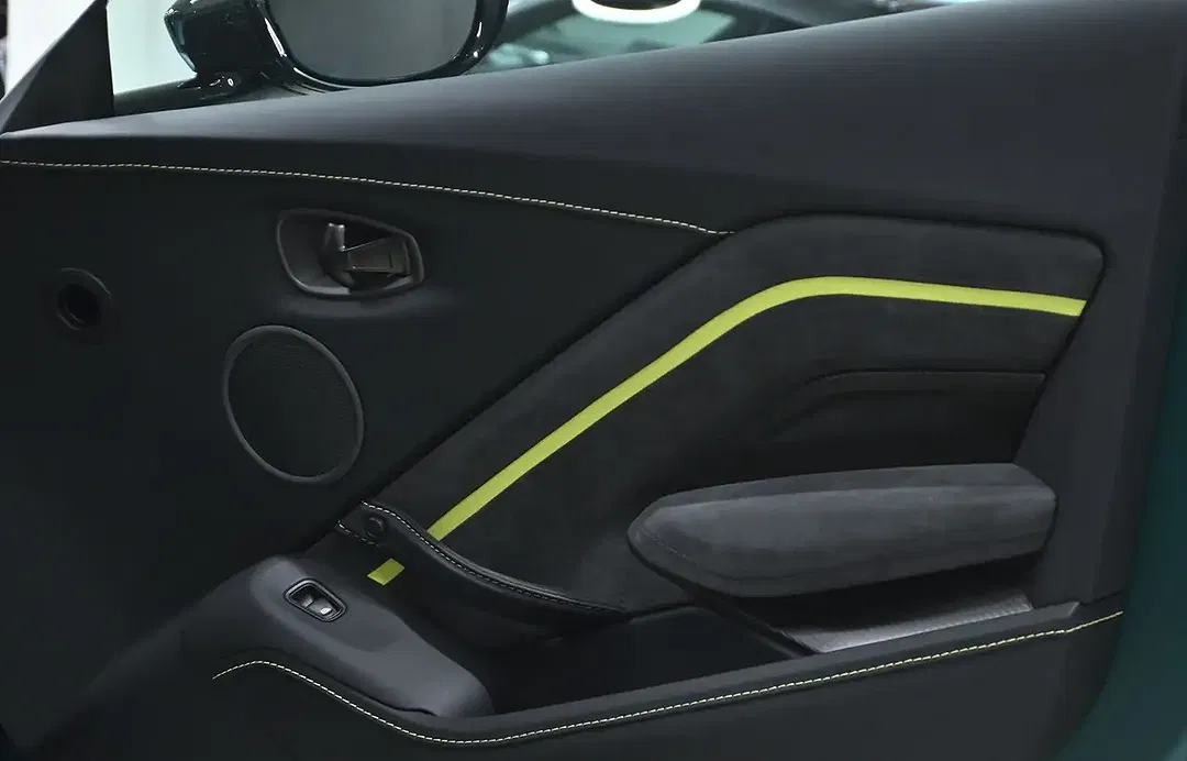 Aston Martin Vantage V8 F1 Edition Coupe - Thumbnail 6