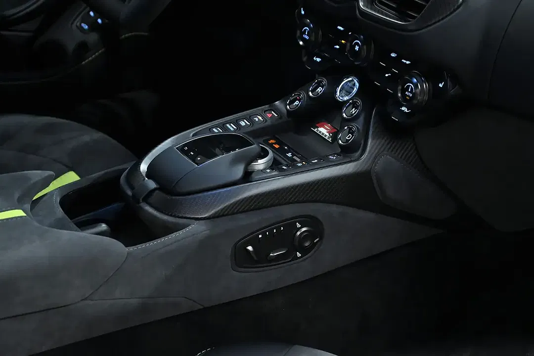 Aston Martin Vantage V8 F1 Edition Coupe - Thumbnail 7