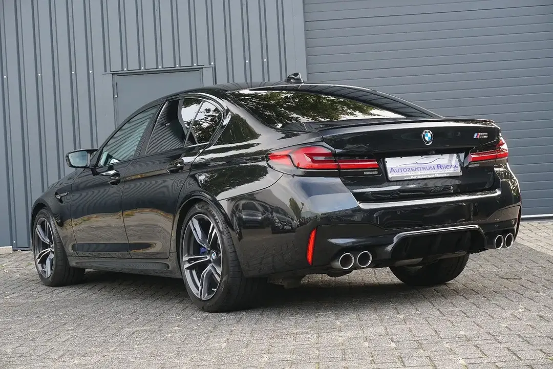 BMW M5 - Thumbnail 3