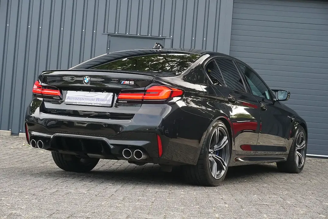 BMW M5 - Thumbnail 4