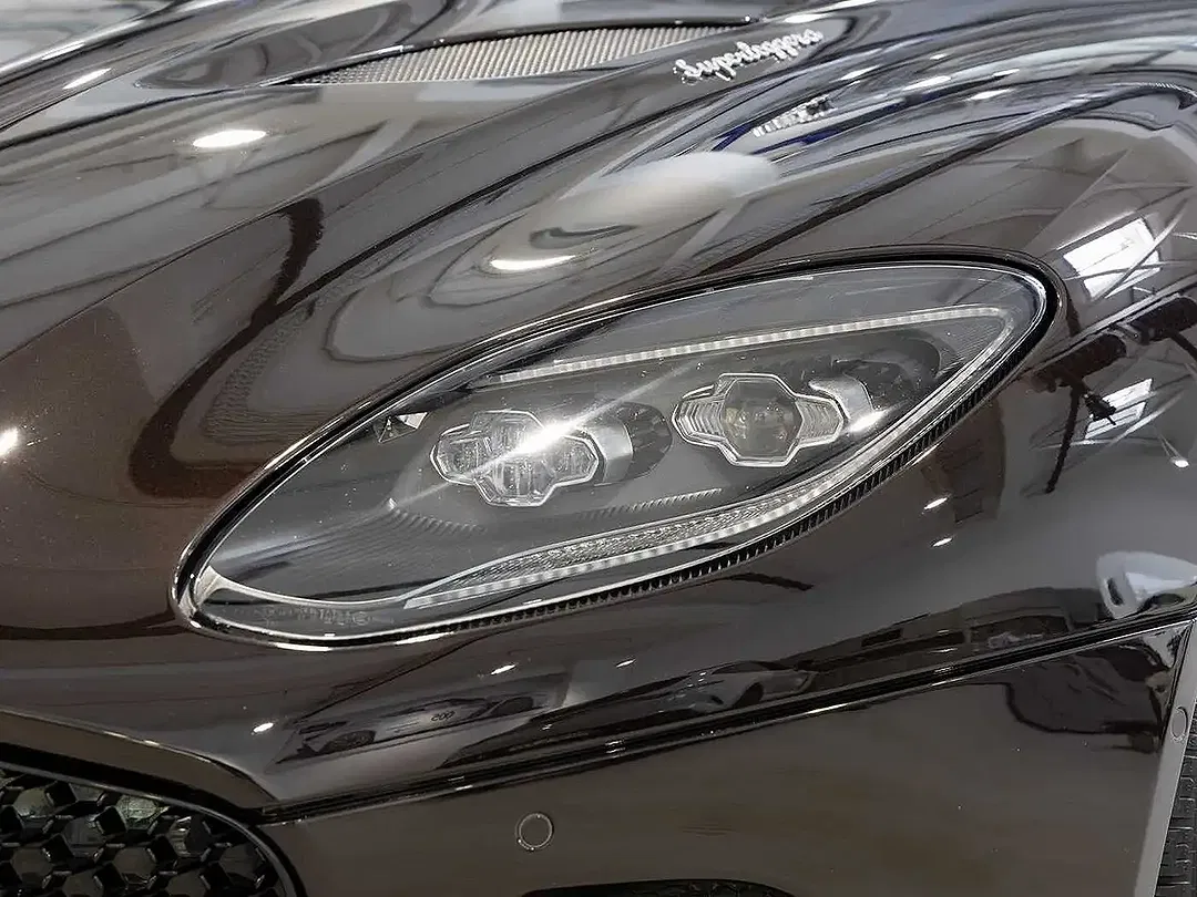 Aston Martin DBS Volante - Thumbnail 12
