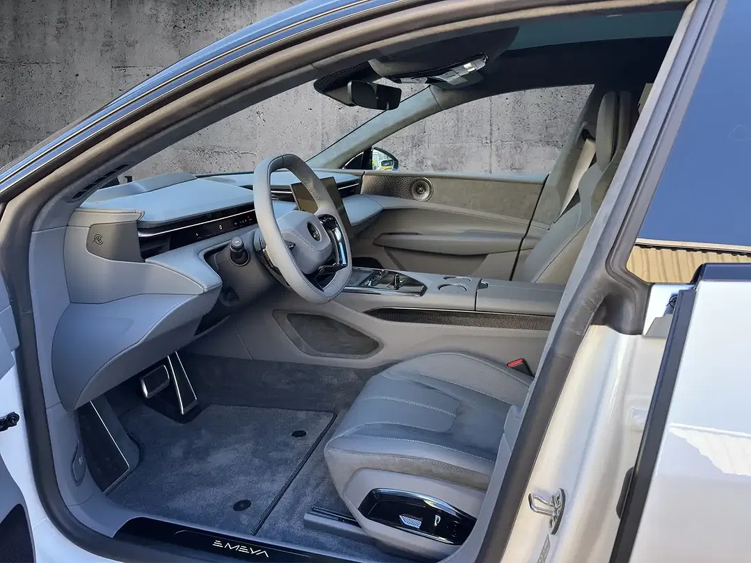 Lotus Emeya - Thumbnail 7