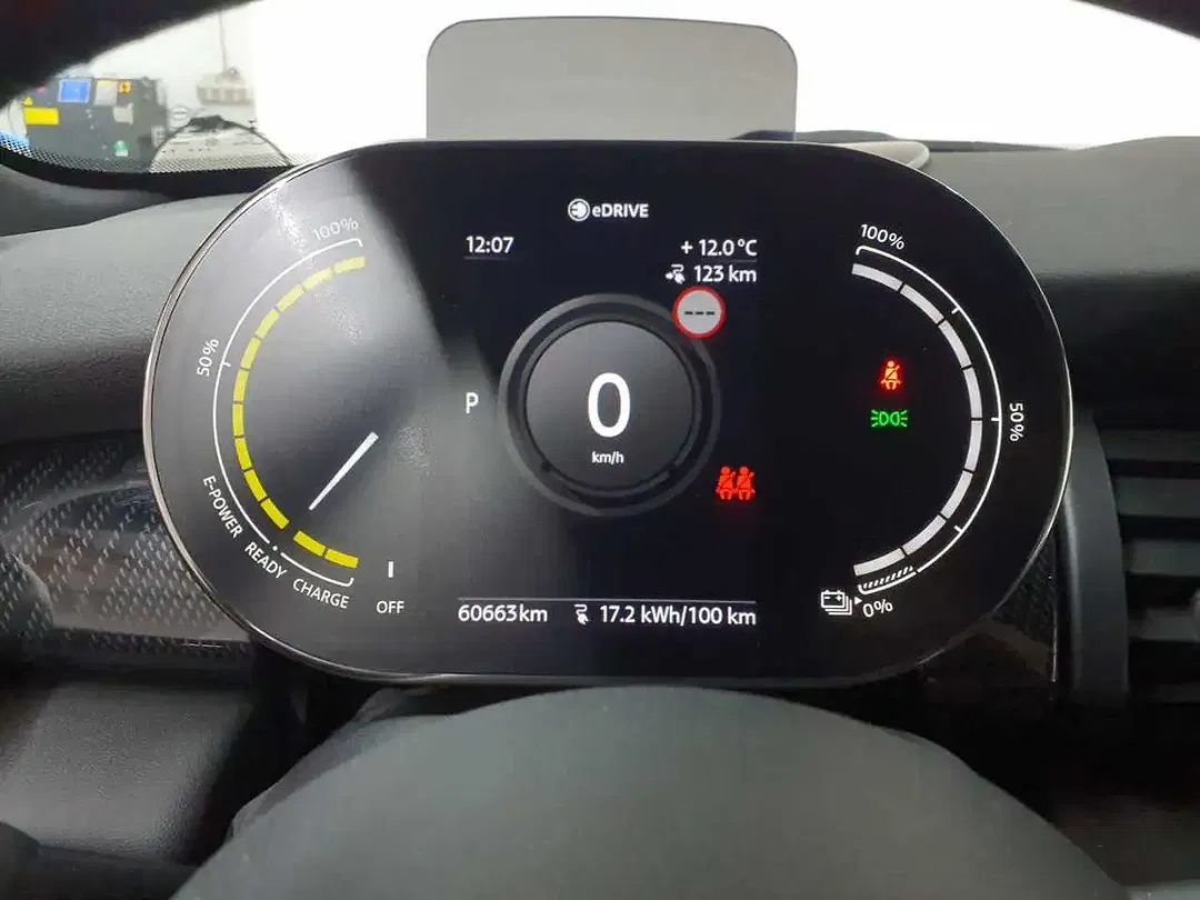 MINI Cooper SE - Thumbnail 12
