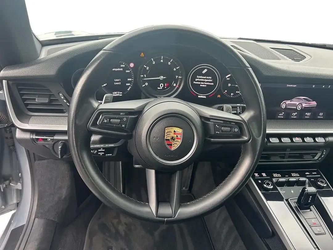 Porsche 911 Carrera 4 - Thumbnail 7