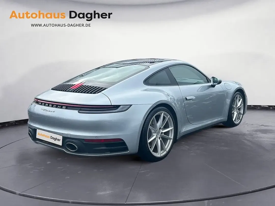 Porsche 911 Carrera 4 - Thumbnail 3