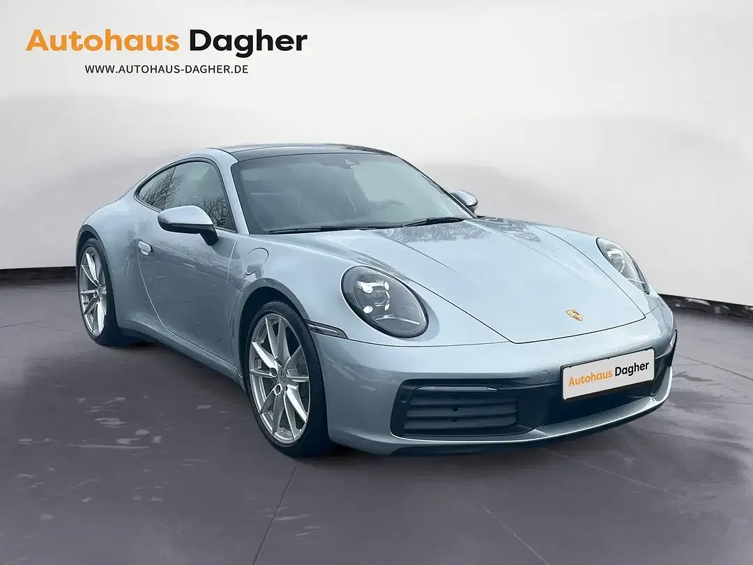 Porsche 911 Carrera 4 - Thumbnail 4
