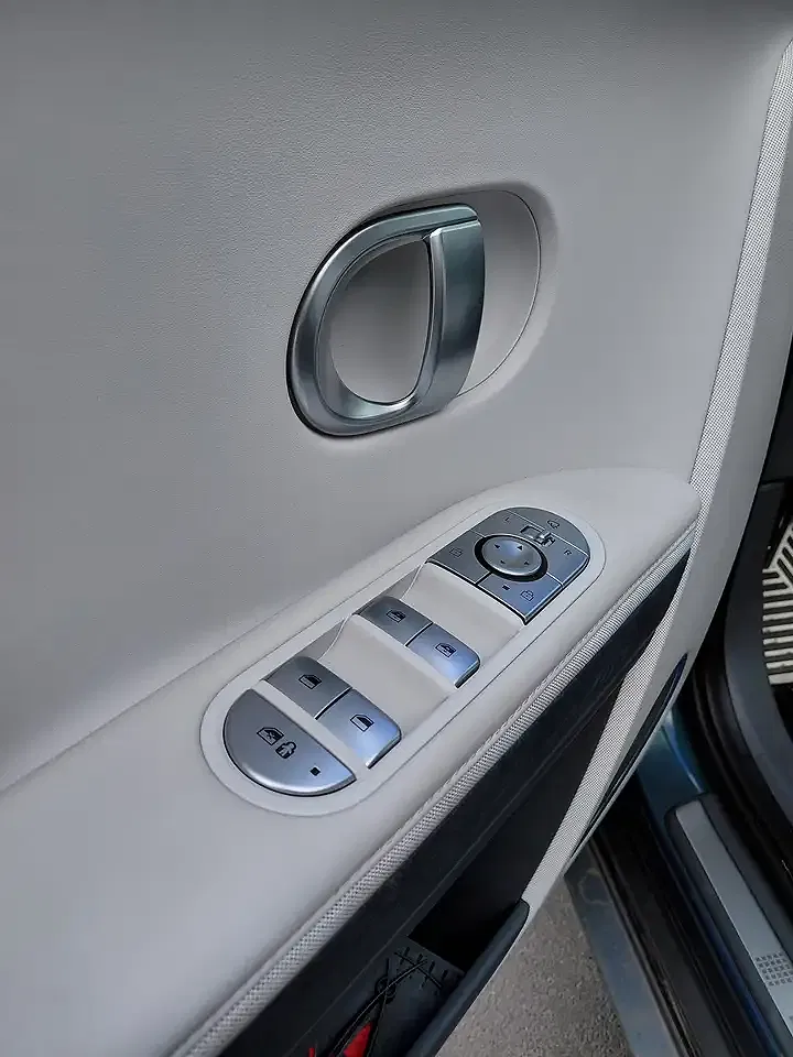 Hyundai IONIQ 4WD UNIQ - Thumbnail 9