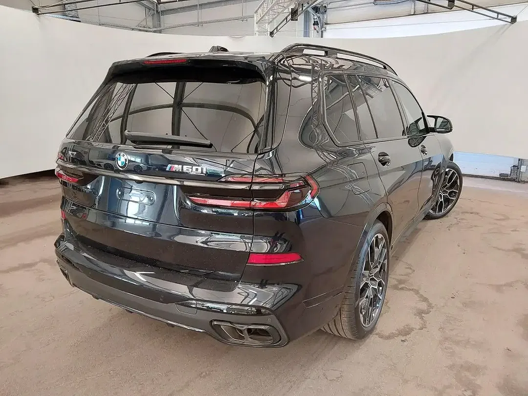 BMW X7 M Pro Executive - Thumbnail 3