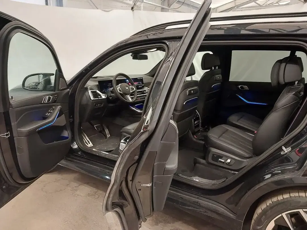 BMW X7 M Pro Executive - Thumbnail 4