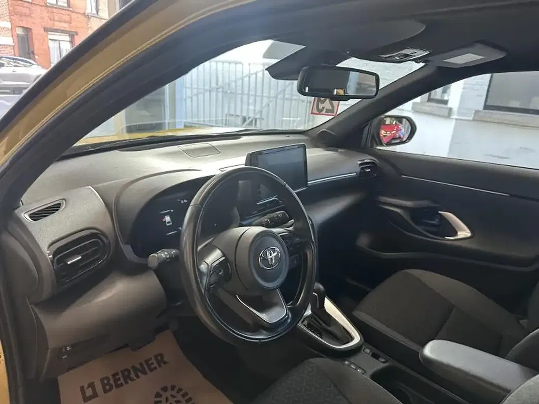 Toyota Yaris Cross Plus - Thumbnail 12