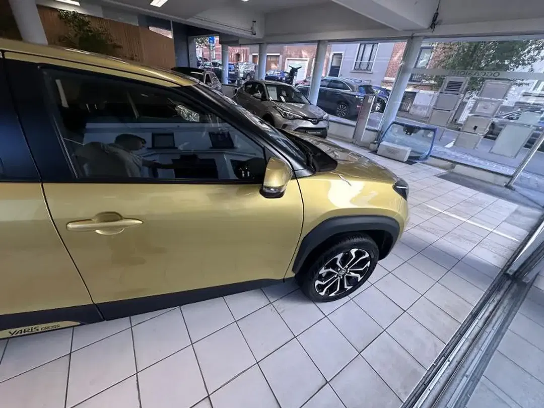 Toyota Yaris Cross Plus - Thumbnail 6
