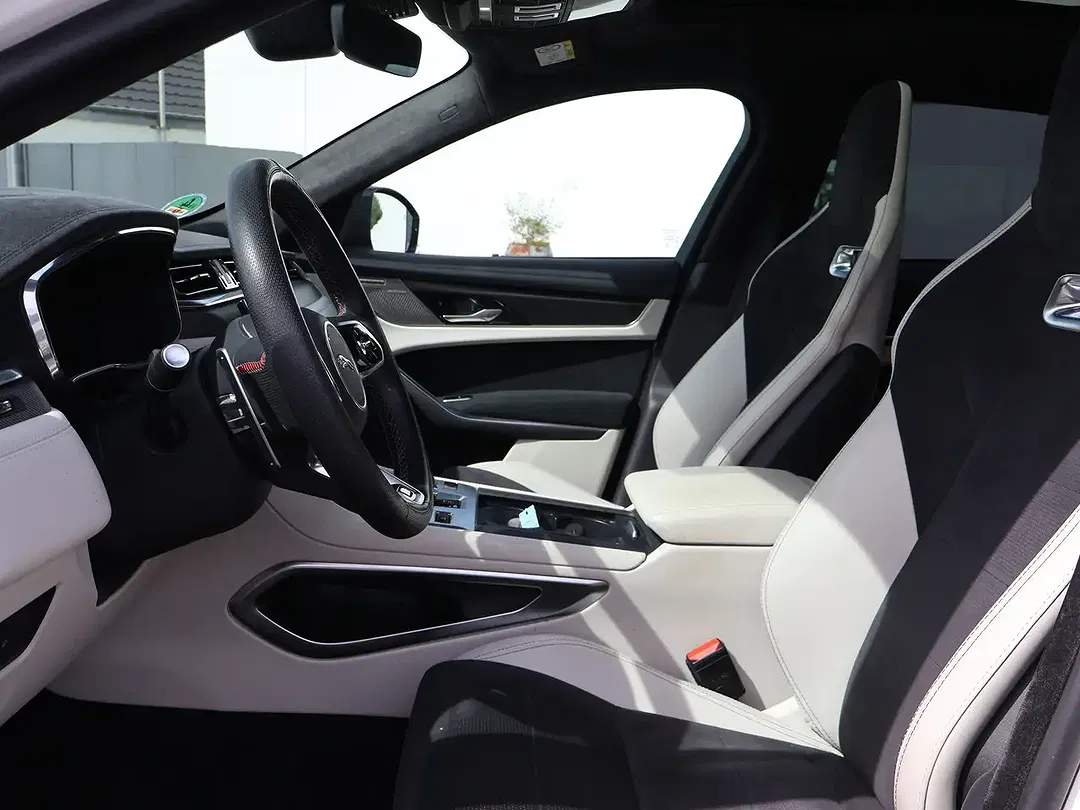 Jaguar F-Pace P550 4x4 SVR - foto 14