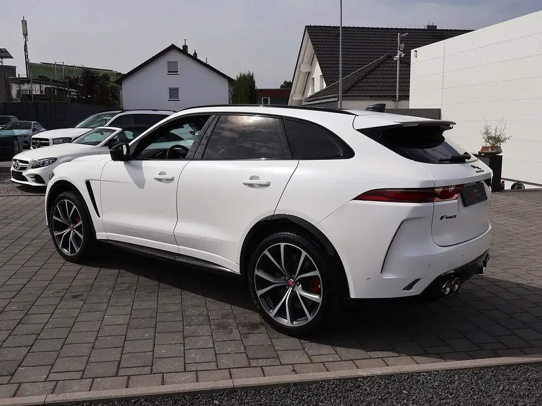 Jaguar F-Pace P550 4x4 SVR - Thumbnail 3