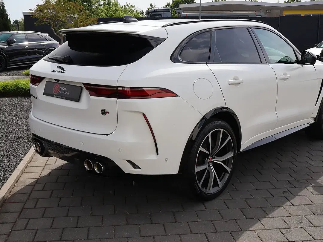 Jaguar F-Pace P550 4x4 SVR - Thumbnail 5