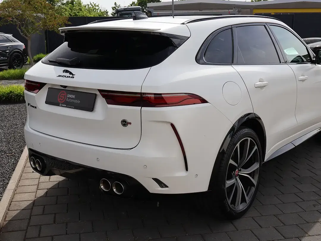 Jaguar F-Pace P550 4x4 SVR - Thumbnail 6