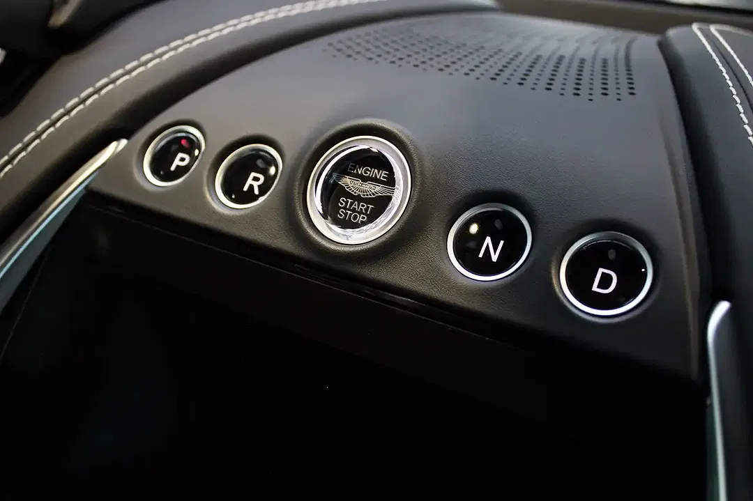 Aston Martin DBX 4.0 V8 - Thumbnail 13