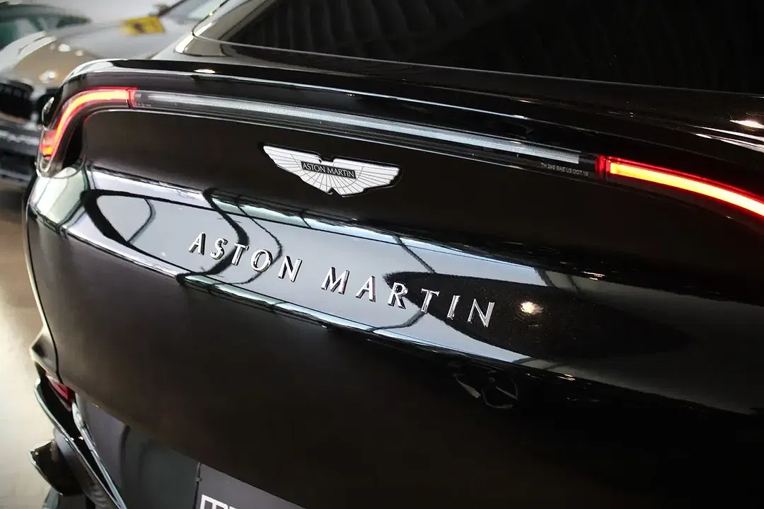 Aston Martin DBX 4.0 V8 - Thumbnail 14