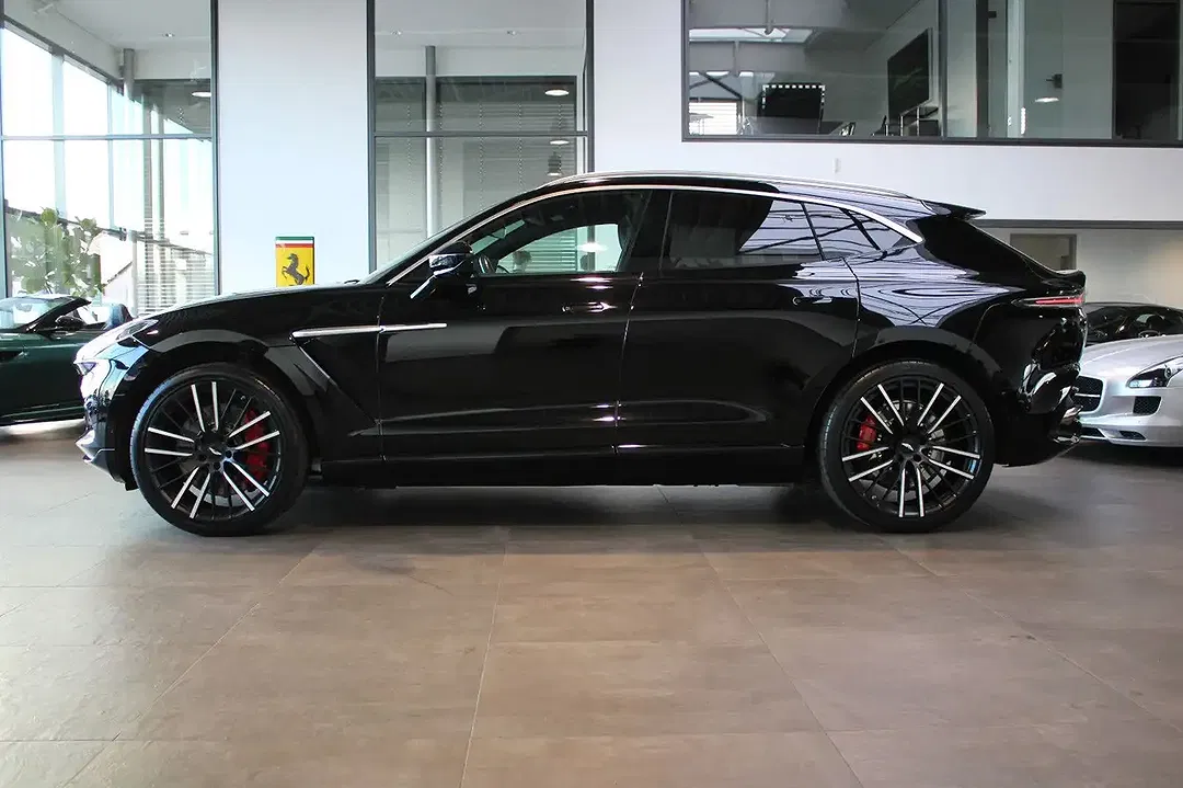 Aston Martin DBX 4.0 V8 - Thumbnail 3