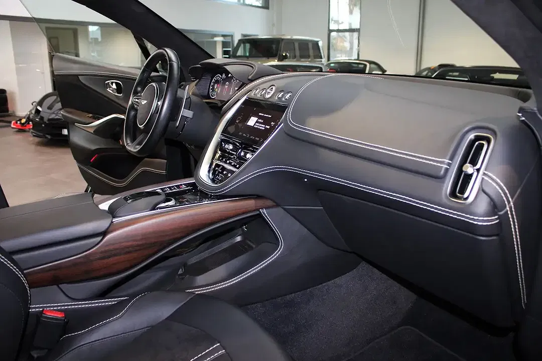 Aston Martin DBX 4.0 V8 - Thumbnail 6