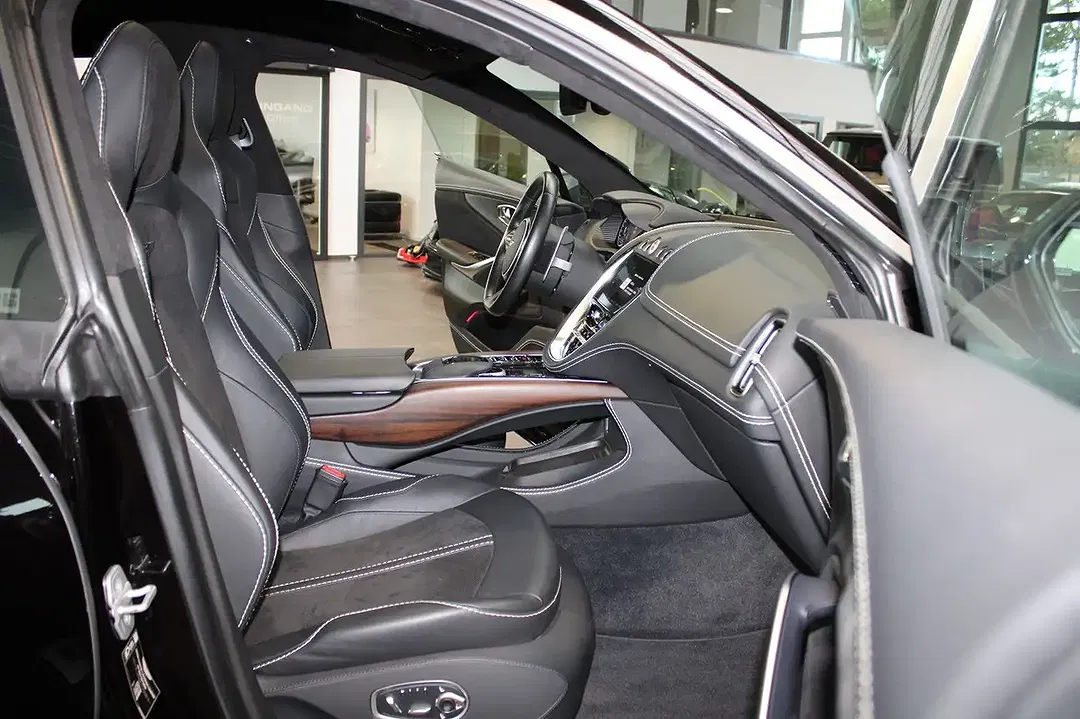 Aston Martin DBX 4.0 V8 - Thumbnail 8