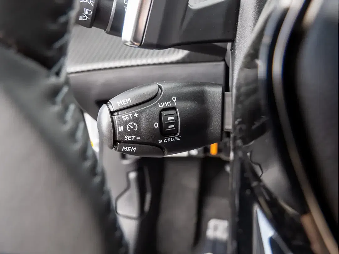 Peugeot 2008 110 Hybrid Allure - Thumbnail 13