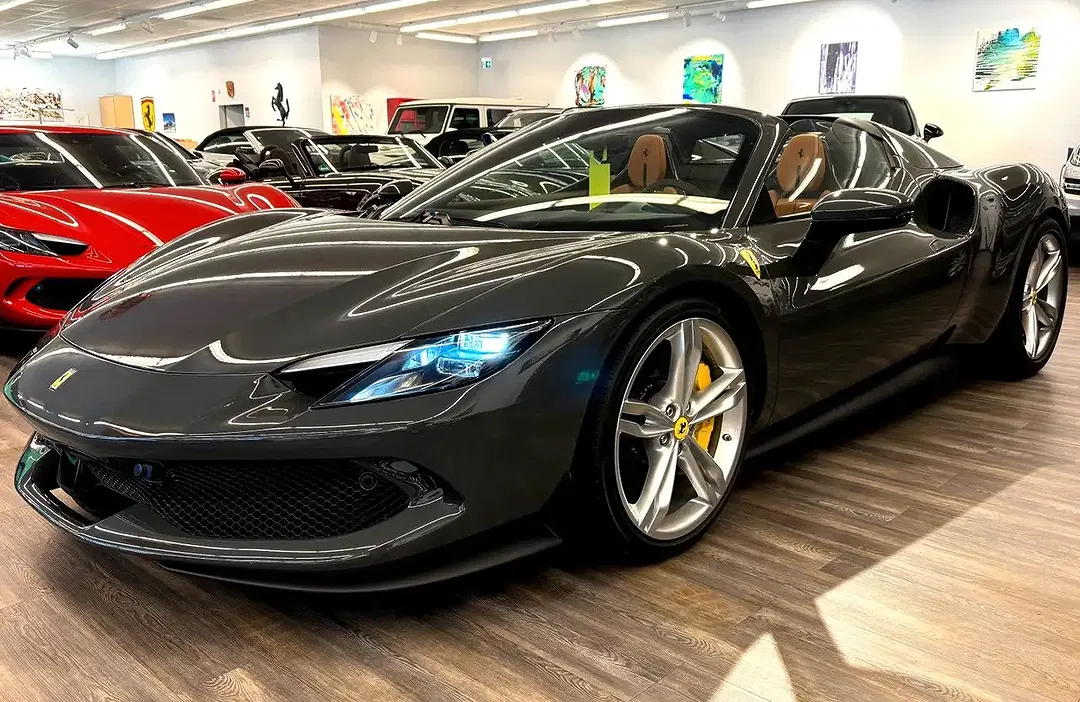 Ferrari 296 GTS Spider - foto 1