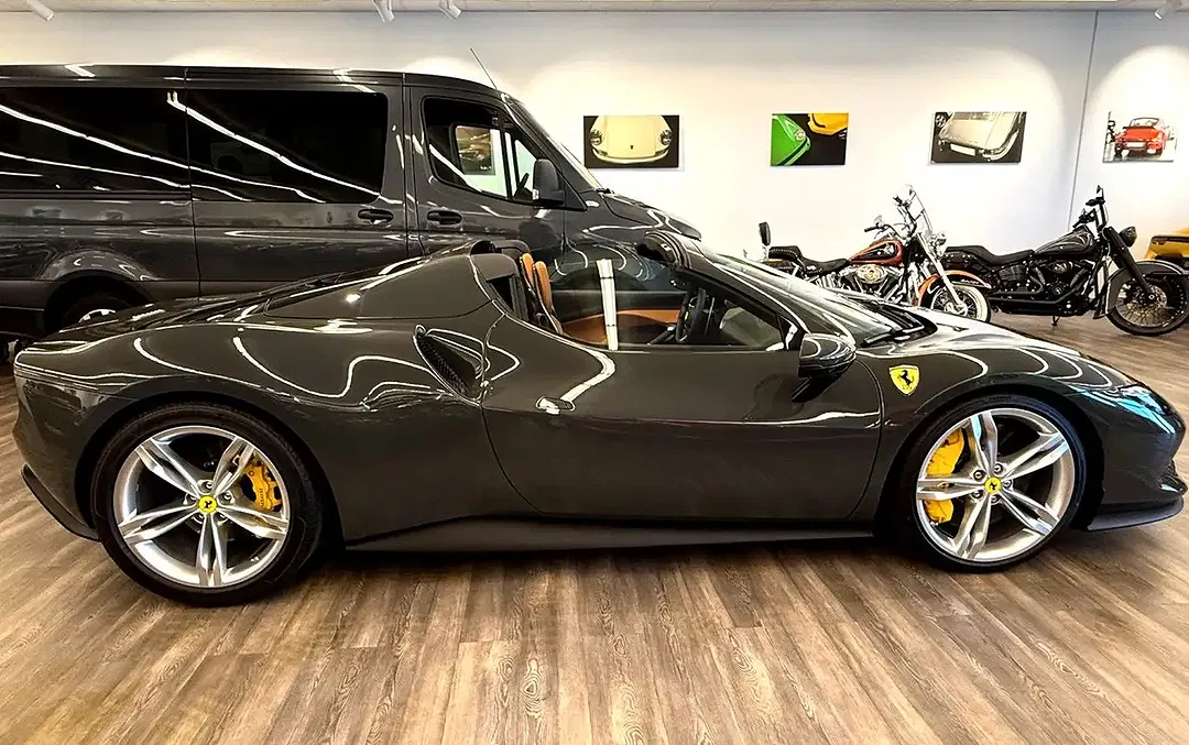 Ferrari 296 GTS Spider - Thumbnail 11