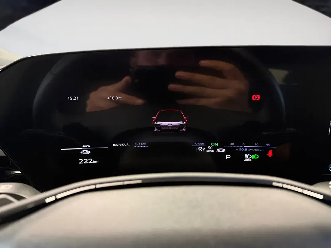 Audi A6 e-tron Avant - Thumbnail 12