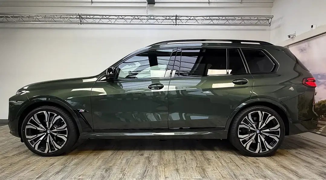BMW X7 M - Thumbnail 3