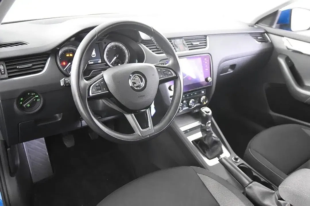 Skoda Octavia Combi - Thumbnail 12