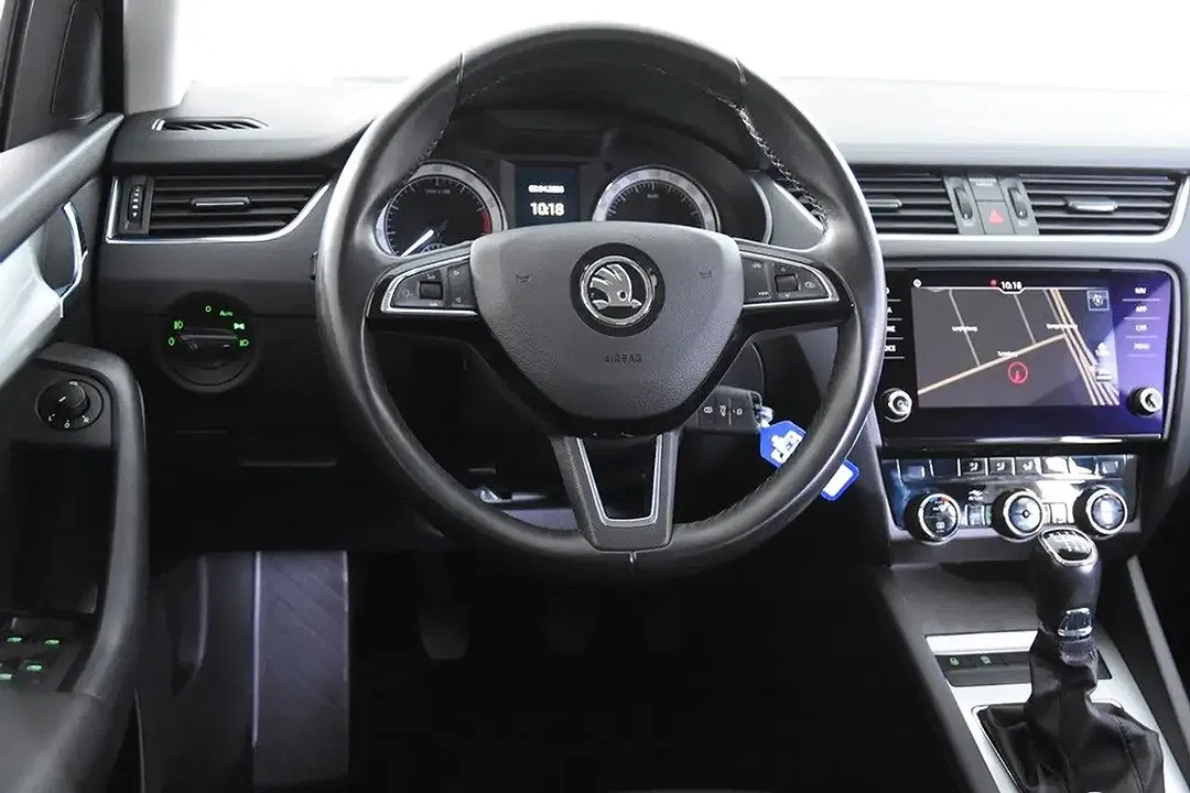 Skoda Octavia Combi - Thumbnail 9