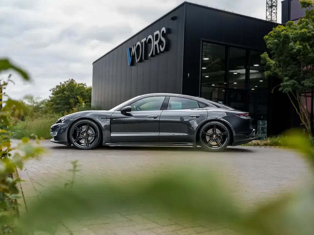 Porsche Taycan Performance Sport Chrono Plus - Thumbnail 3