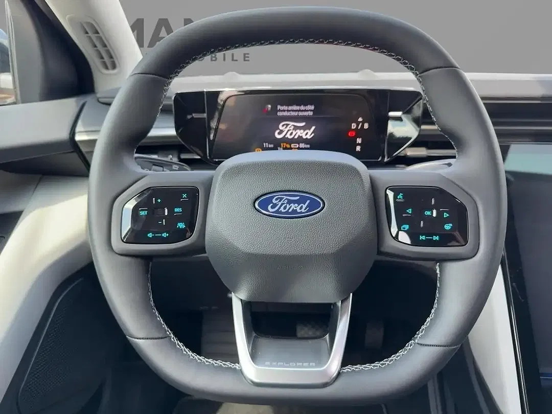 Ford Explorer - Thumbnail 11