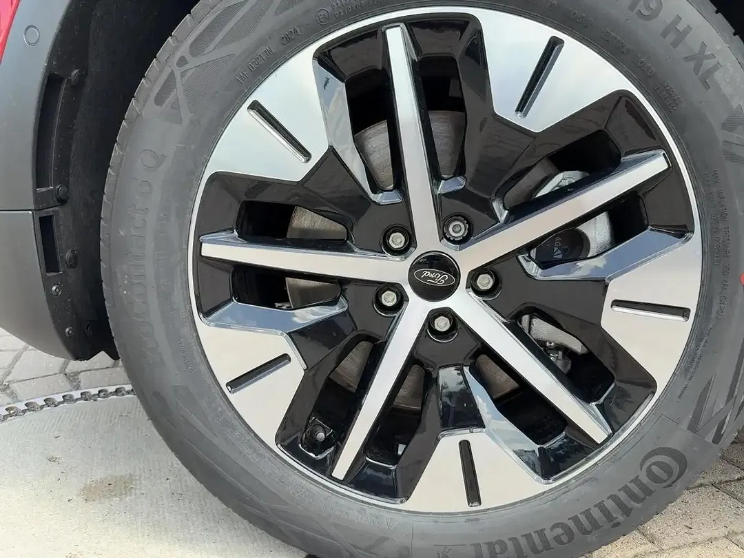Ford Explorer - Thumbnail 13
