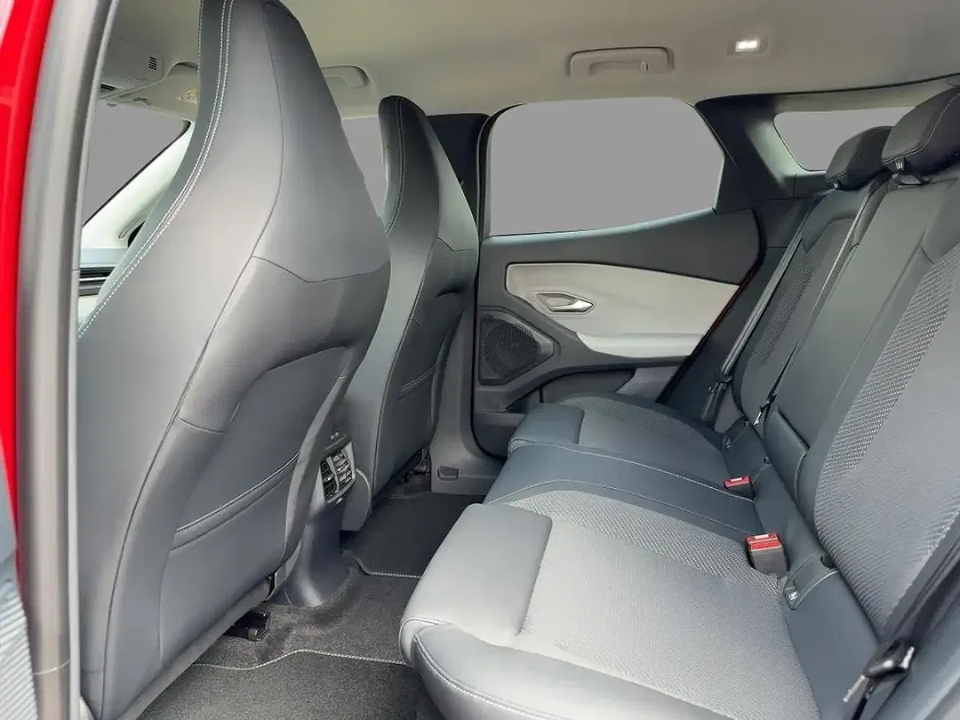 Ford Explorer - Thumbnail 9