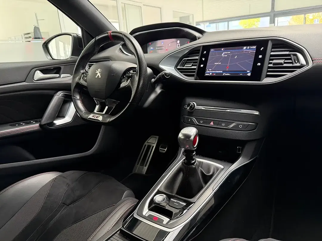 Peugeot 308 - Thumbnail 10