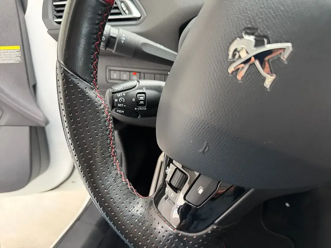 Peugeot 308 - Thumbnail 15