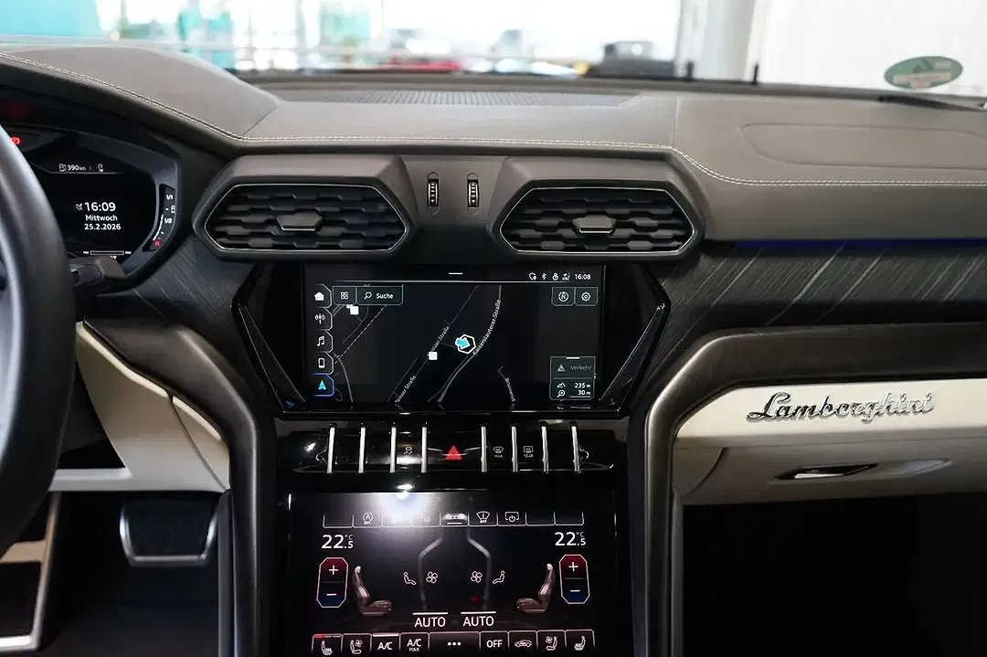 Lamborghini Urus - Thumbnail 13