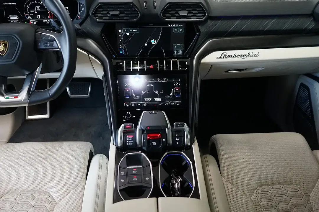 Lamborghini Urus - Thumbnail 14