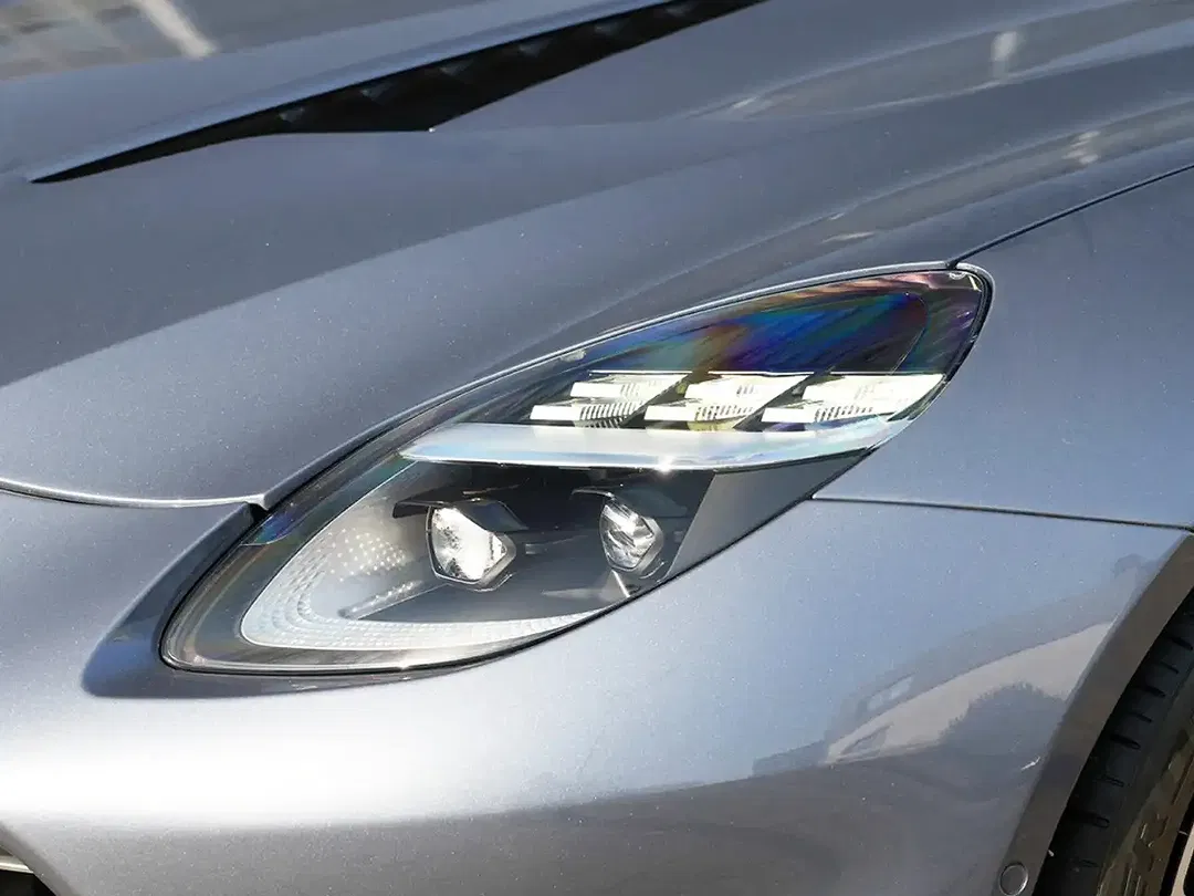 Aston Martin Vanquish V12 - Thumbnail 11