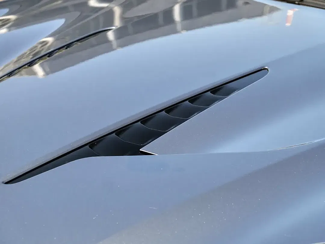 Aston Martin Vanquish V12 - Thumbnail 12