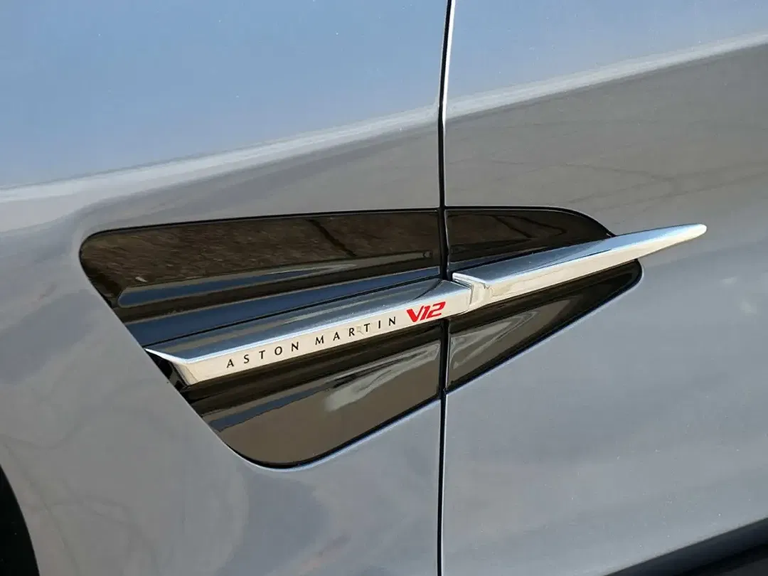 Aston Martin Vanquish V12 - Thumbnail 14