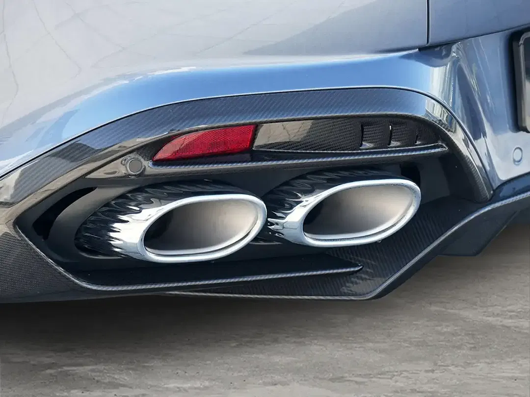 Aston Martin Vanquish V12 - Thumbnail 16