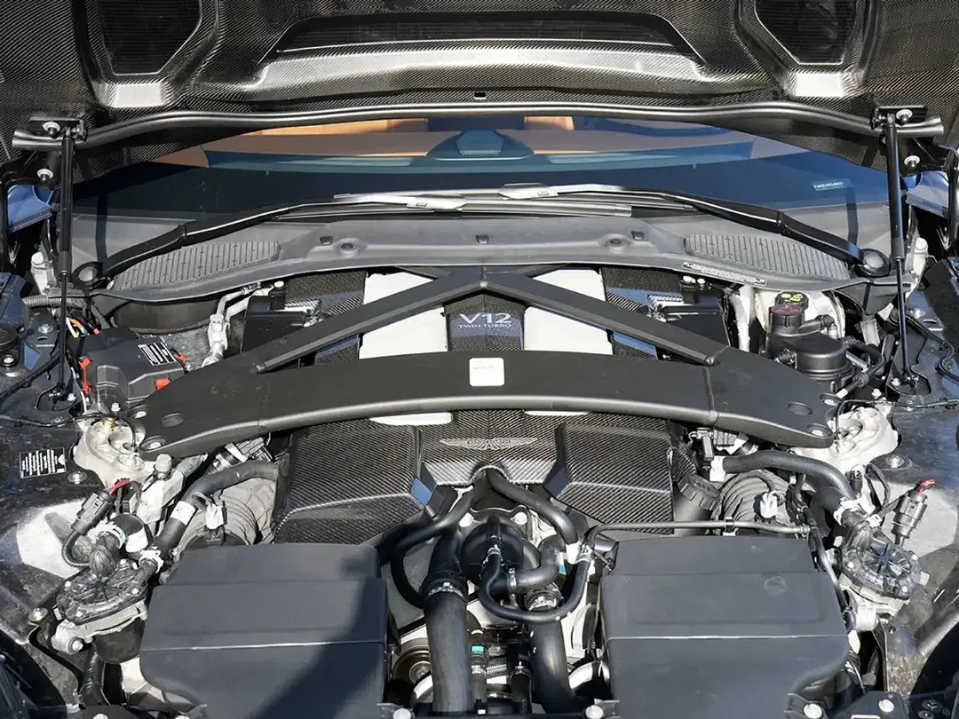 Aston Martin Vanquish V12 - Thumbnail 19